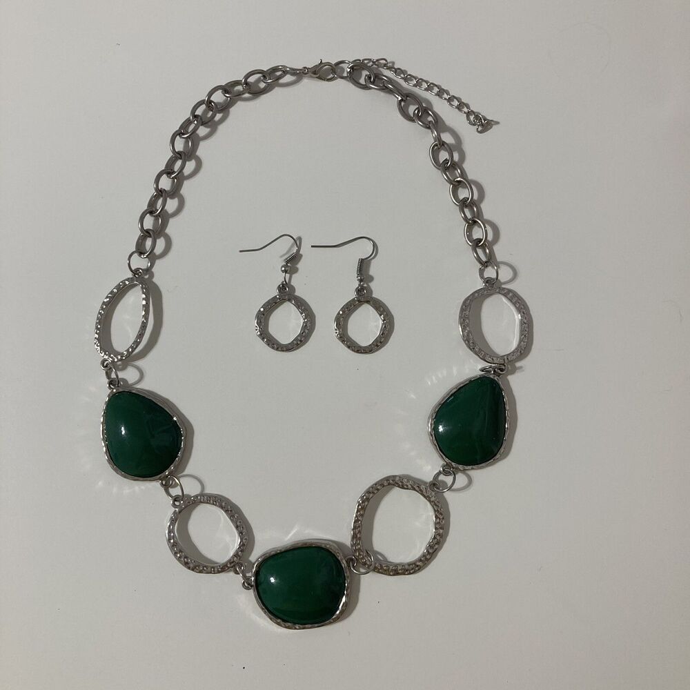 Green Stone Silver Tone Ring Statement Necklace Mod Teardrop Bohemian Acrylic